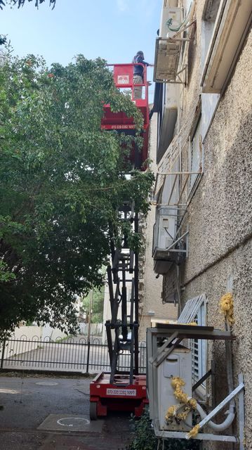 מחפשים פתרון בטיחותי לעבודה בגובה? כך תמצאו במת הרמה שתתאים לתקציב ולשטח